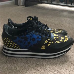*FLASH SALE* Alice + Olivia Contrast Print Sneaker